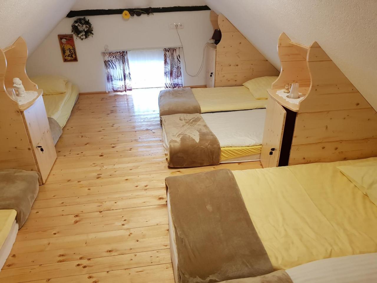 Mama'S House Pansiyon Cerklje na Gorenjskem Dış mekan fotoğraf